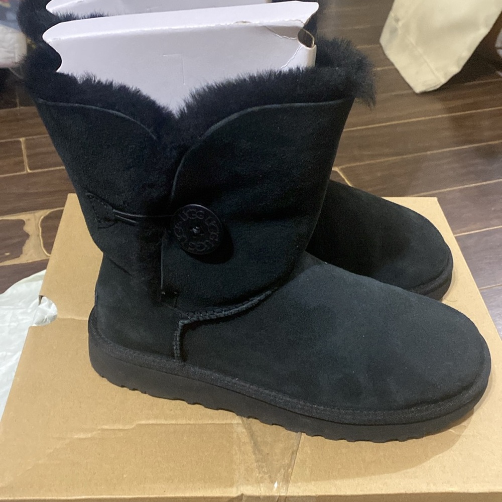 UGG Bailey Button II - Picture 5 of 7